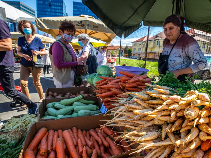 producătorii locali care vor să îşi vândă produsele în piața volantă transilvania pot depune dosarele începând de luni