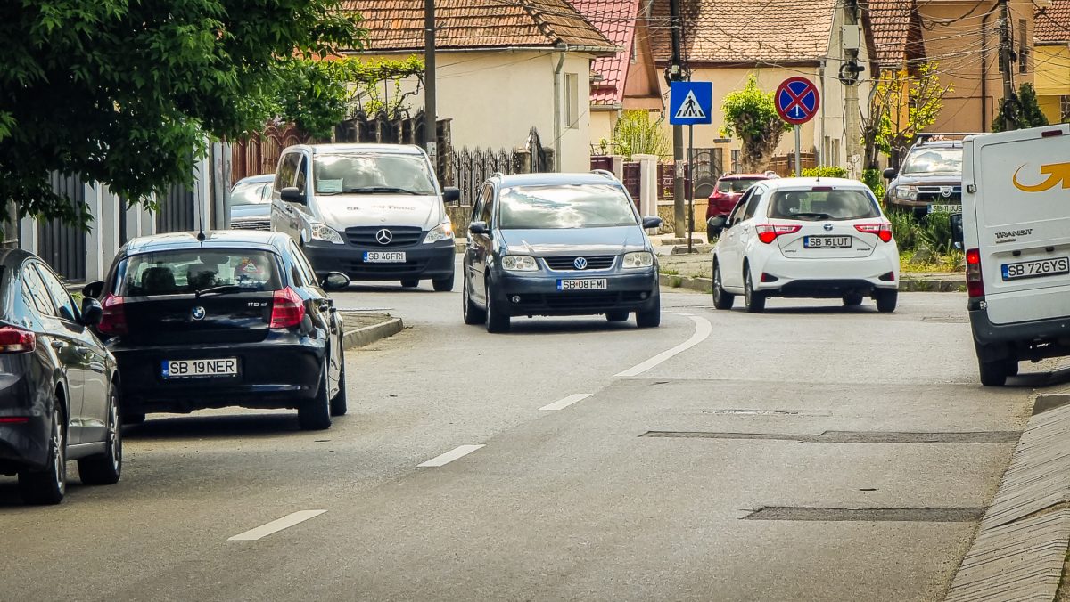 VIDEO FOTO Locuitorii de pe Cantemir, nemulțumiți - ”Nu mai avem voie să parcăm pe stradă. Unde să lăsăm mașinile?”