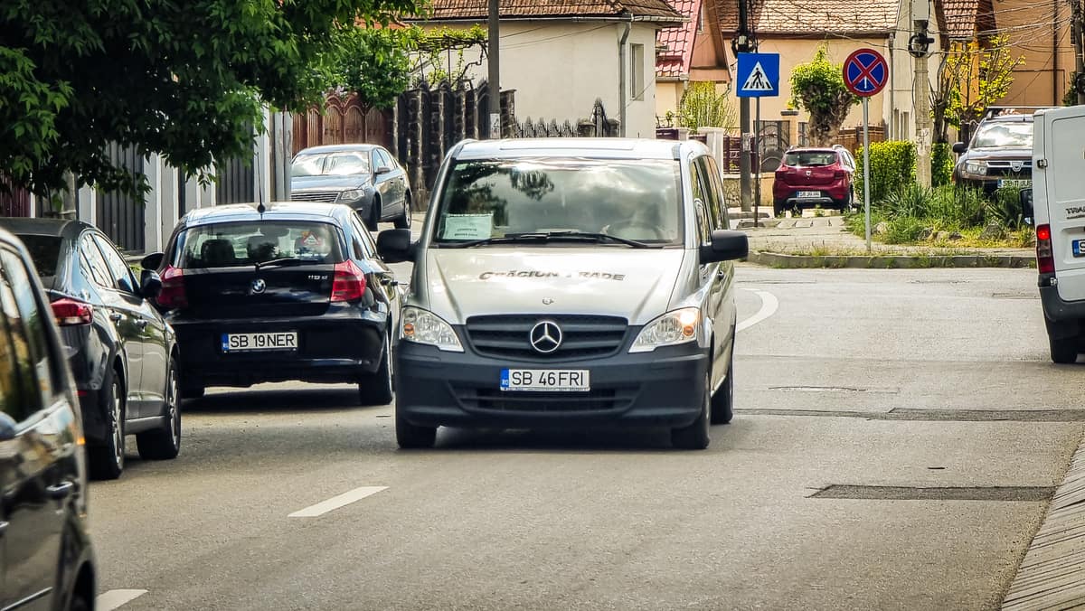 VIDEO FOTO Locuitorii de pe Cantemir, nemulțumiți - ”Nu mai avem voie să parcăm pe stradă. Unde să lăsăm mașinile?”