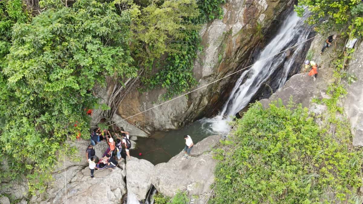 foto o româncă a murit în timp ce îşi făcea un selfie la o cascadă din thailanda