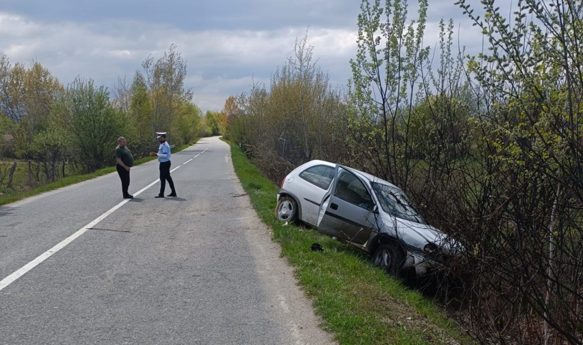 șofer dus la spital după ce a făcut accident la cârtișoara - era beat și s-a răsturnat în șanț