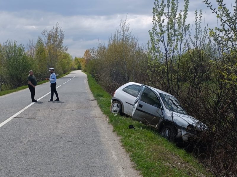 șofer dus la spital după ce a făcut accident la cârtișoara - era beat și s-a răsturnat în șanț