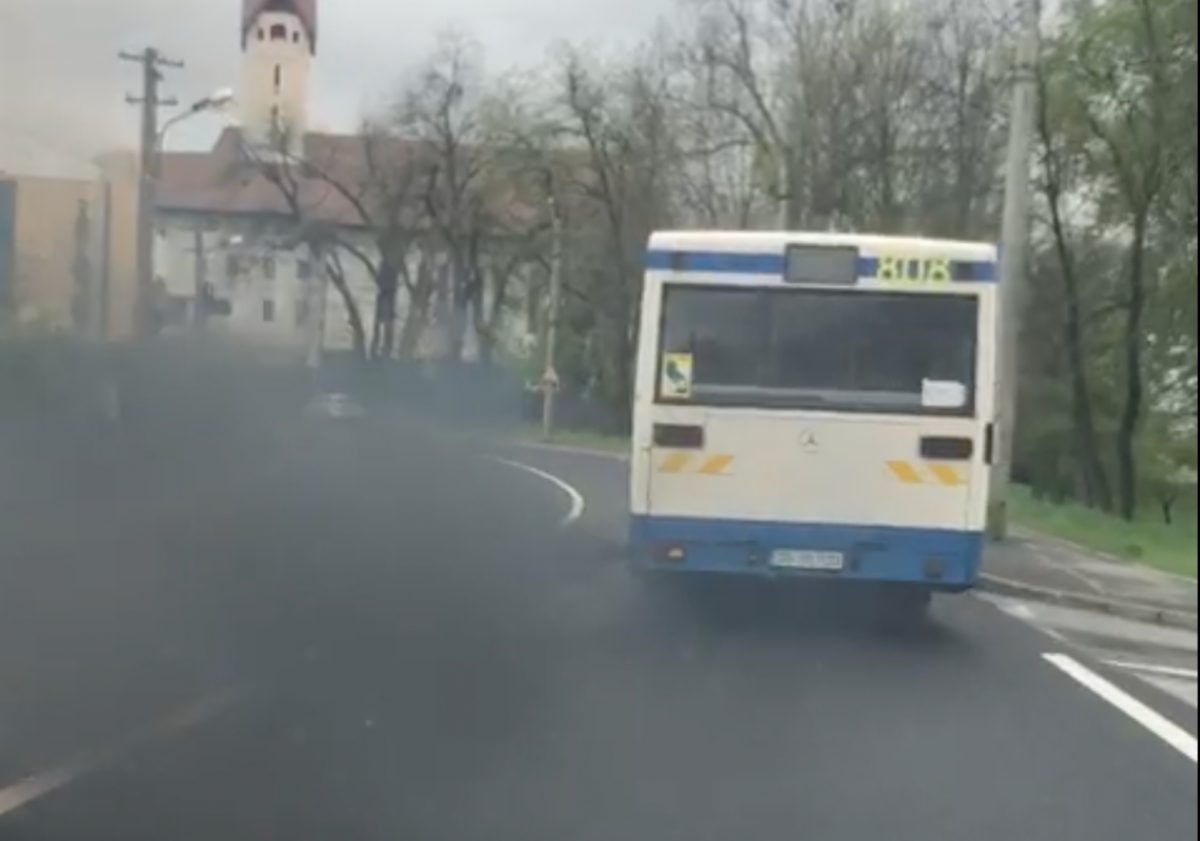 VIDEO: Fum negru în urma unui autobuz Tursib - „A fost scos din circulație și probabil va fi casat”