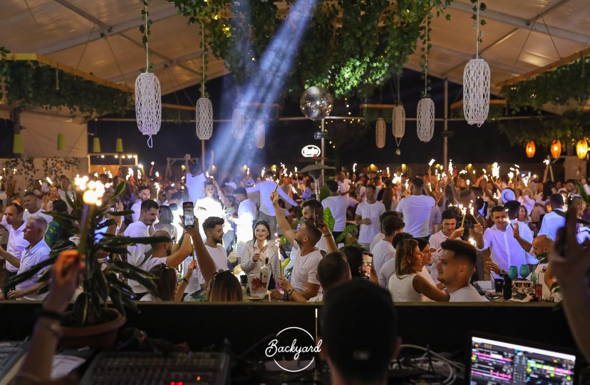 se deschide sezonul petrecerilor la backyard - locație total schimbată și multe surprize - "vom avea invitați dj și artiști de top din românia"