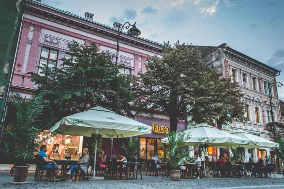 Criză de personal în restaurantele din Sibiu - "Pandemia i-a făcut pe mulți să se reprofileze"