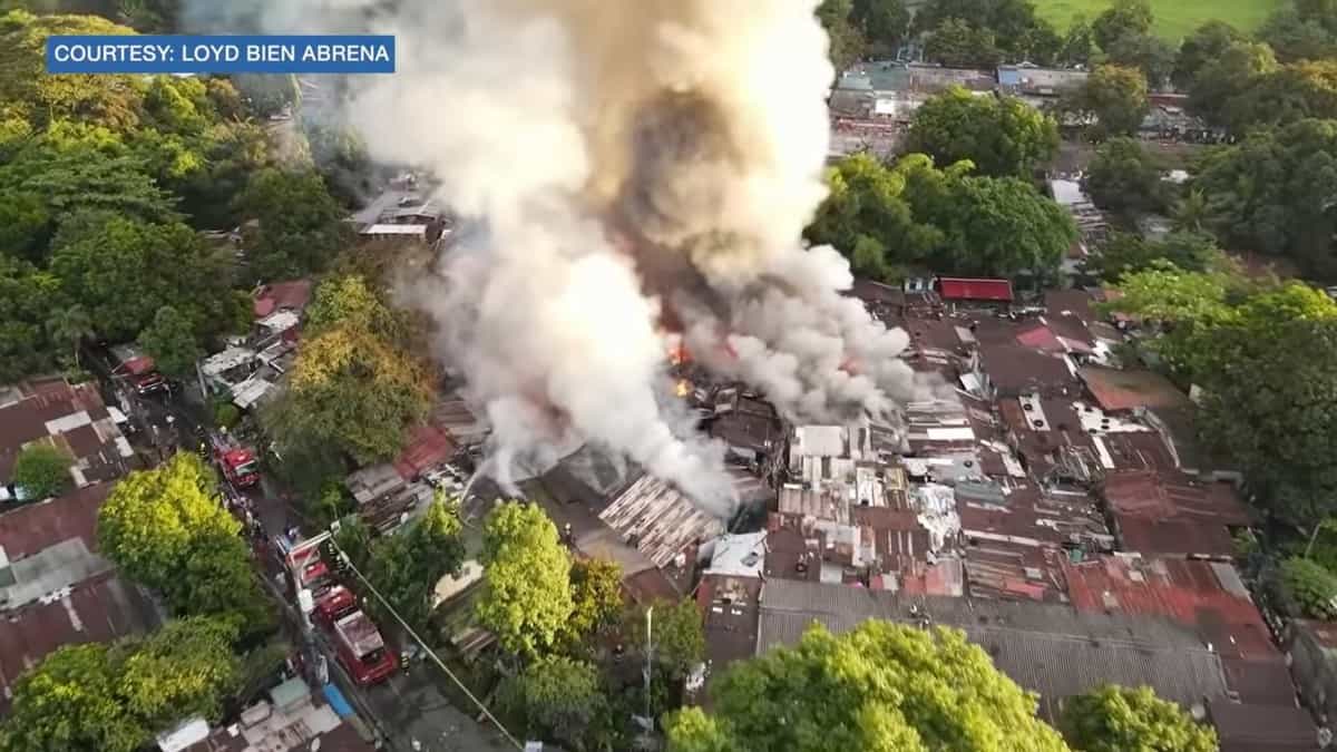 VIDEO Incendiu devastator în Filipine - Zeci de locuințe făcute scrum - Șase copii au ars de vii