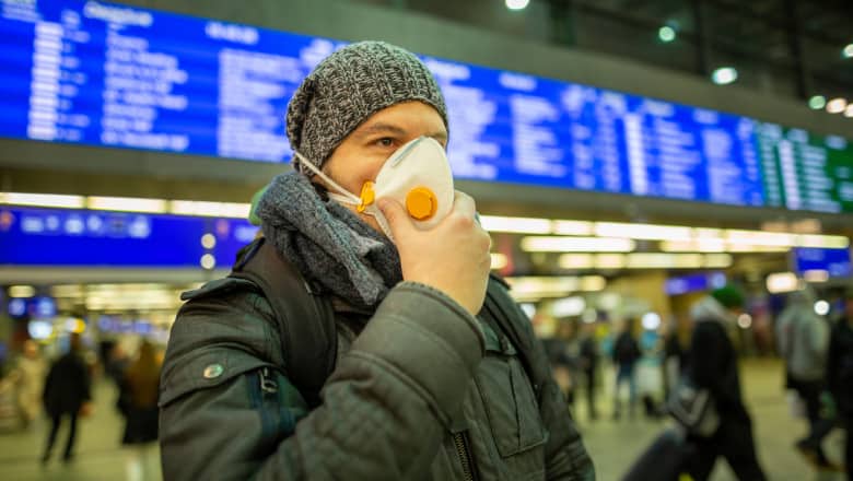 din 16 mai se renunţă la purtarea măştii de protecţie în aeroporturi