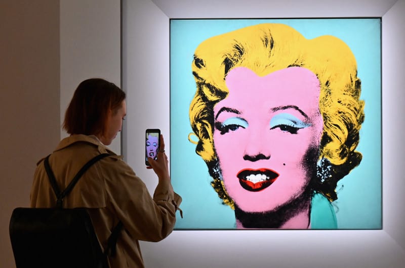 un tablou cu portretul lui marilyn monroe vândut cu aproape 200 de milioane de euro