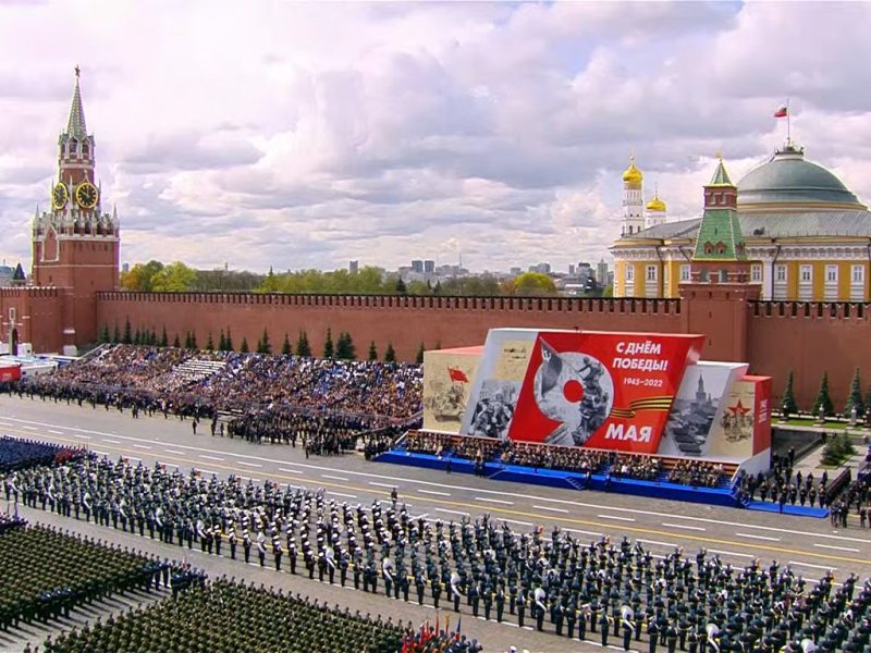 live video a început parada de ziua victoriei la moscova în timp ce atacurile continuă în ucraina - putin prezent și el