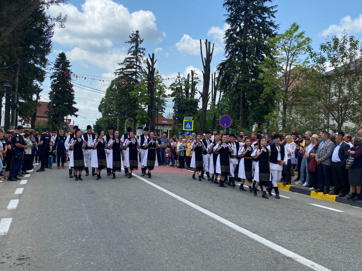 VIDEO Tradiționalul festival al Urcatului Oilor la munte. Primarul din Jina - ”Mă bucur că am reușit să trecem munții”