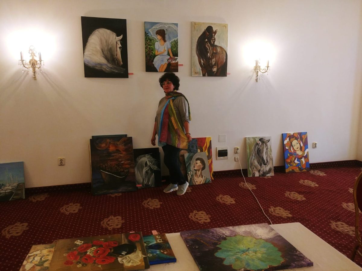 Expoziția din Sibiu de la care pleci încărcat cu energie – Anca Nistoroiu: ”Picturile mele vă schimbă viața”