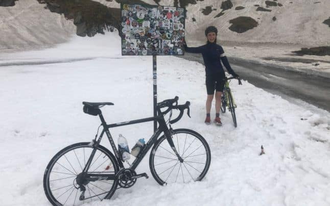 foto doi britanici au escaladat cu bicicletele transfăgărașanul înzăpezit