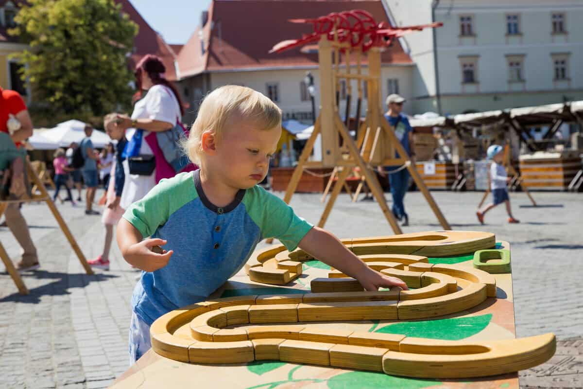 spectacolele cu intrare liberă din a treia zi a festivalului internațional de teatru de la sibiu