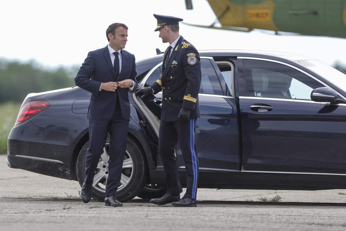 foto klaus iohannis și emanuel macron s-au întâlnit la baza kogălniceanu