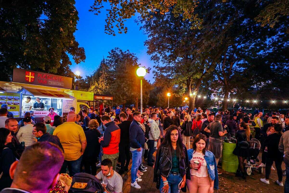 joi începe ”vino”, cel mai cool street food al verii la sibiu - parcul tineretului ”cucerit” timp de patru zile de zeci de food truck-uri și concerte