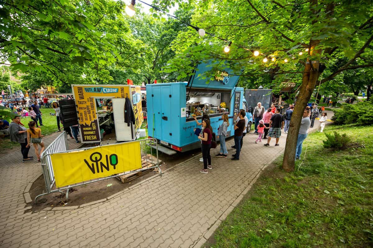 joi începe ”vino”, cel mai cool street food al verii la sibiu - parcul tineretului ”cucerit” timp de patru zile de zeci de food truck-uri și concerte