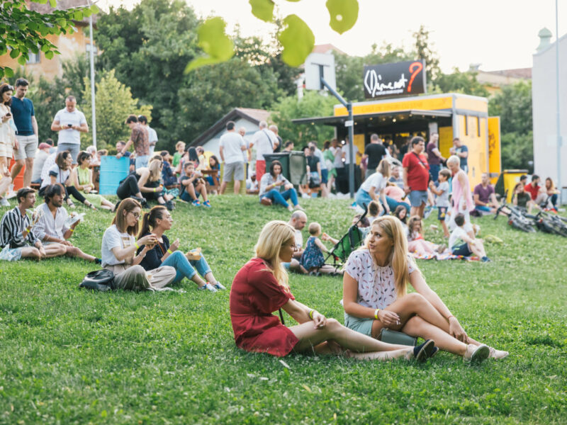 weekend atractiv la sibiu - street food și concerte la vino în parcul tineretului, petrecere la backyard și multe activități în oraș