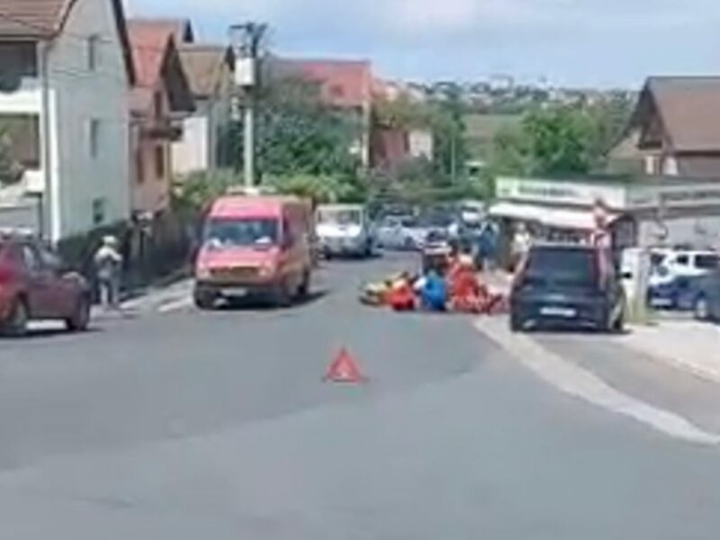 VIDEO: Sibian dus la spital după ce a căzut cu bicicleta pe strada Islazului