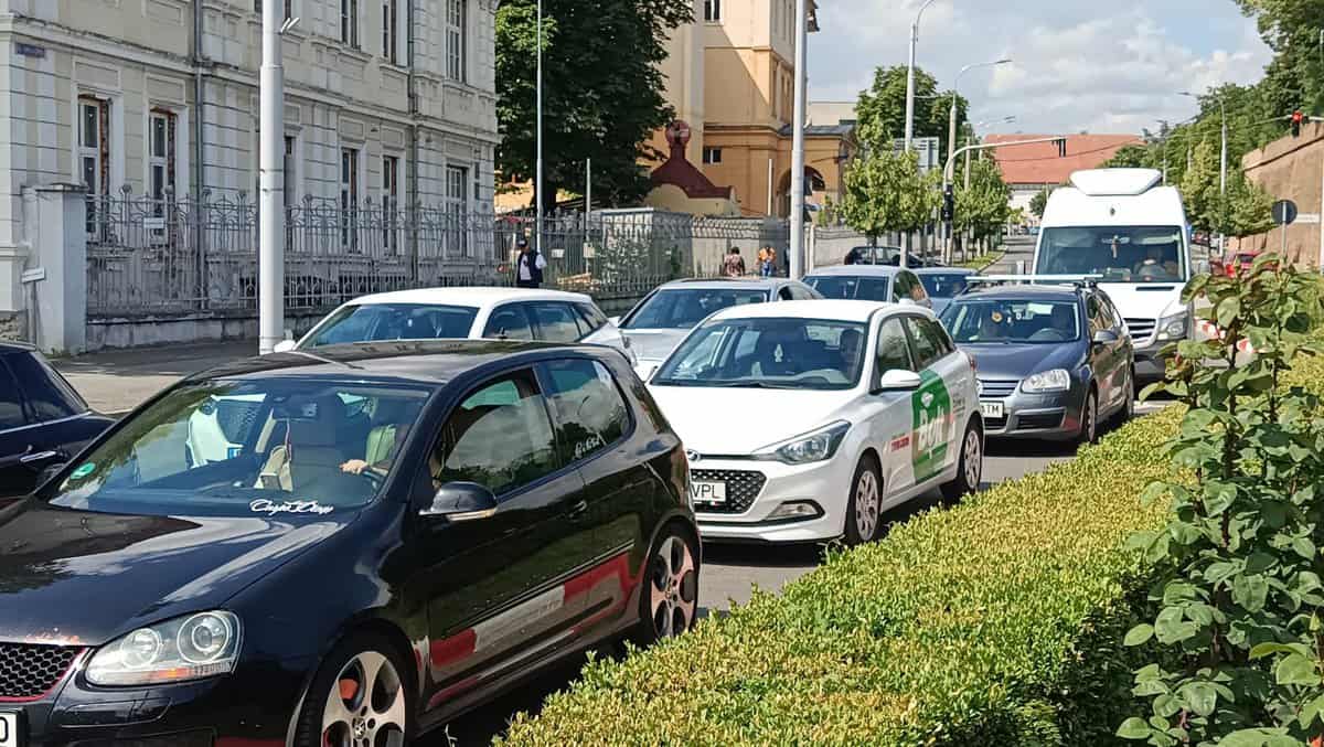 uber, bolt sau taxi - care e cea mai avantajoasă variantă pentru sibieni