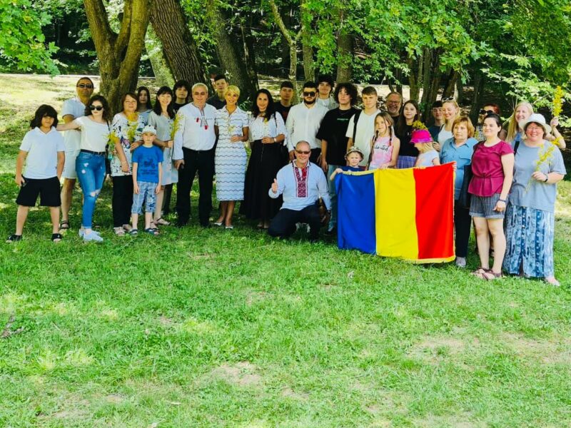 „Echipa galbenă” se implică în comunitatea sibiană - Susține copiii din medii defavorizate și ajută la integrarea refugiaților ucraineni