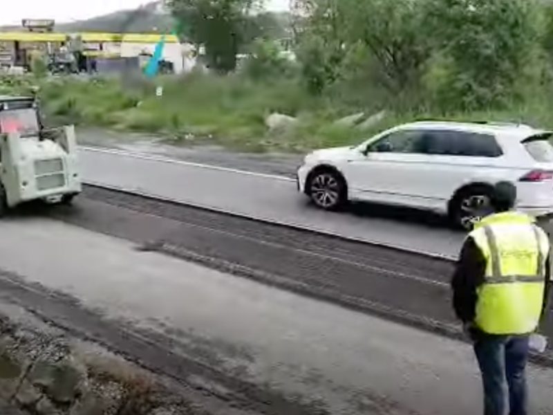 video: trafic îngreunat între veștem și boița - drumul e pregătit pentru asfaltare