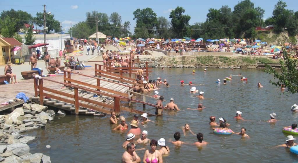 piscinele din județul sibiu dau startul distracției – petreceri cu spumă, dj cunoscuți și prețuri de la 15 lei