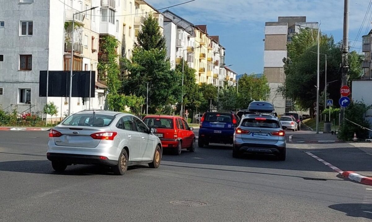 Trafic infernal între Valea Săpunului și strada Rahovei - Consilierul Ioan Plesciuc: „Am cerut Primăriei să facă un studiu”