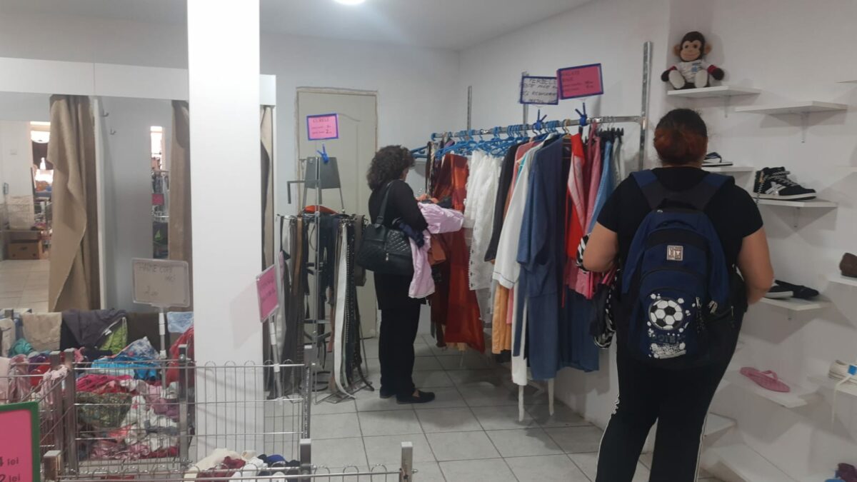 magazinele ”second hand” din sibiu nu mai au clienți - proprietar: „am vrut să închid, dar nu am ce face cu marfa”