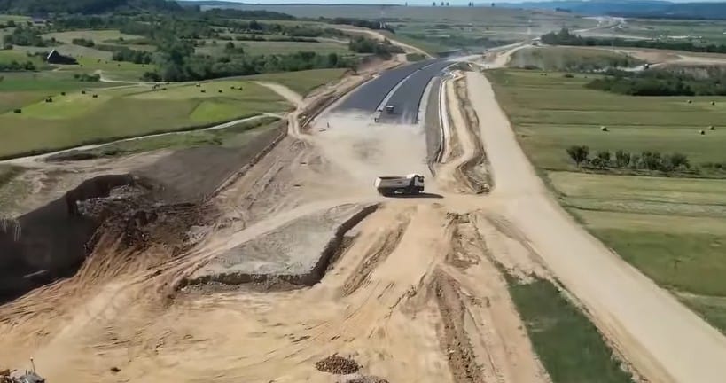 VIDEO Lucrările pe autostrada Sibiu - Boița avansează vertiginos - Ar putea fi deschisă în decembrie