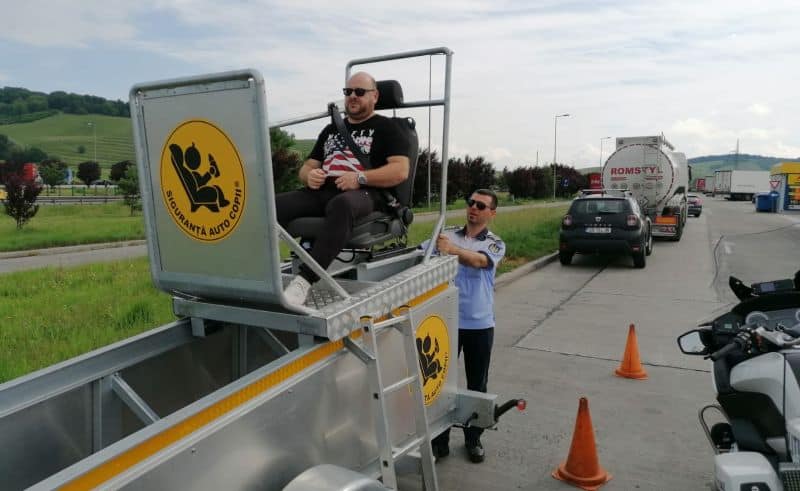 VIDEO FOTO Simulator de accidente pe autostrada, la Sibiu - Șoferii au simțit impactul la 20 de km la oră