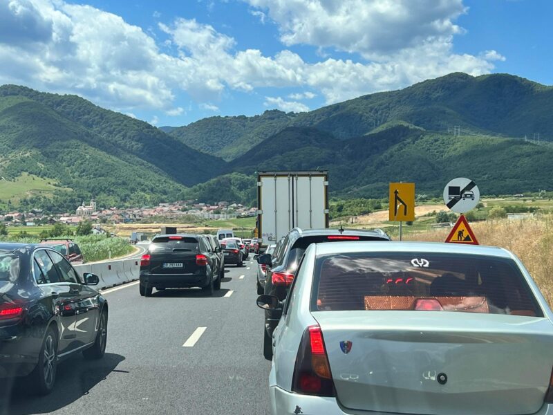 restricții în trafic, vineri pe valea oltului - se toarnă covor asfaltic nou