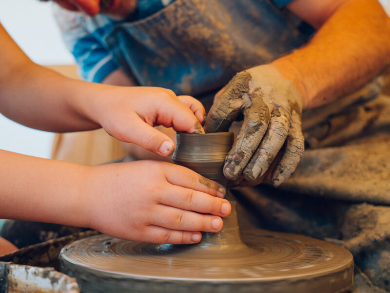 Frumos. Ceramic. Folositor. Ceramică Utilitară - Un altfel de târg al olarilor în Muzeul în aer liber din Dumbrava Sibiului