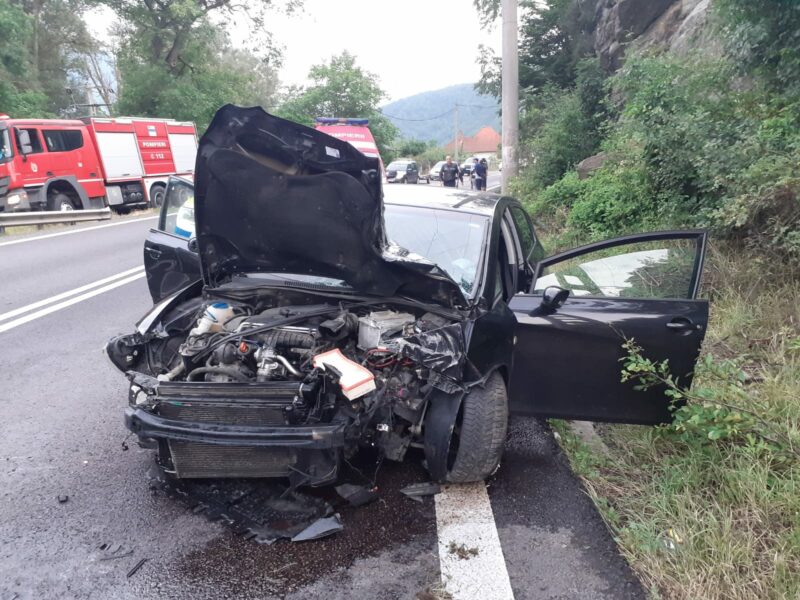 Accident pe Valea Oltului la Racovița - O persoană rănită, transportată la spital