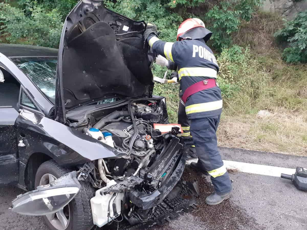 Accident pe Valea Oltului la Racovița - O persoană rănită, transportată la spital