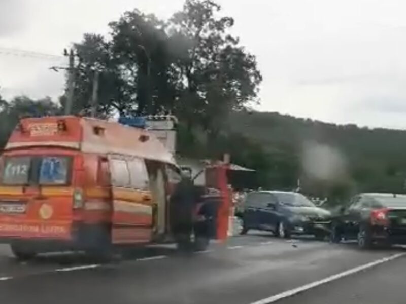 update accident pe hula bradului - un șofer de 78 de ani a intrat pe contrasens