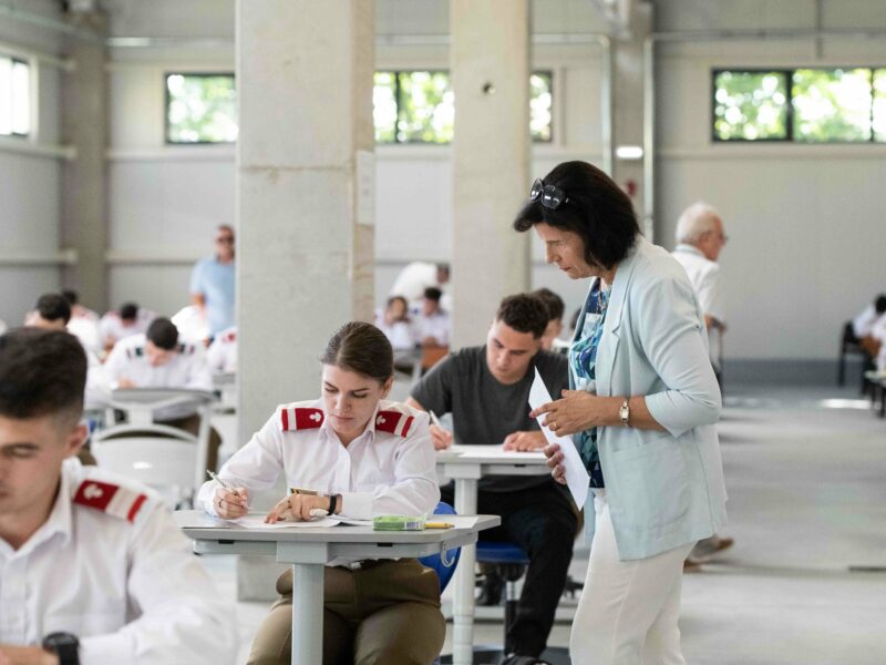 FOTO: Emoții pentru studenții AFT Sibiu - Susțin examenele de licență și diplomă