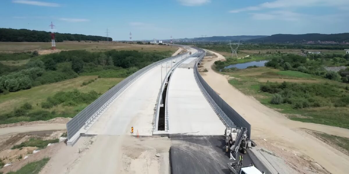 VIDEO: Imagini noi de pe autostrada Sibiu - Boița. Lucrările au avansat vertiginos și va fi gata până la finalul anului