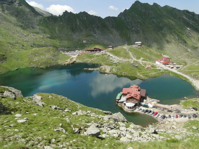 Cele mai frumoase trasee montane din România - Lacul Bâlea, printre atracții