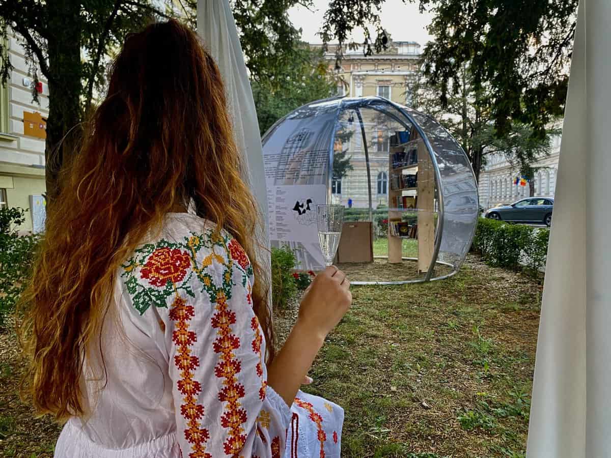 foto: bibliotecă mobilă amplasată la bâlea lac - va fi ”igloo-ul ideilor și inovațiilor”