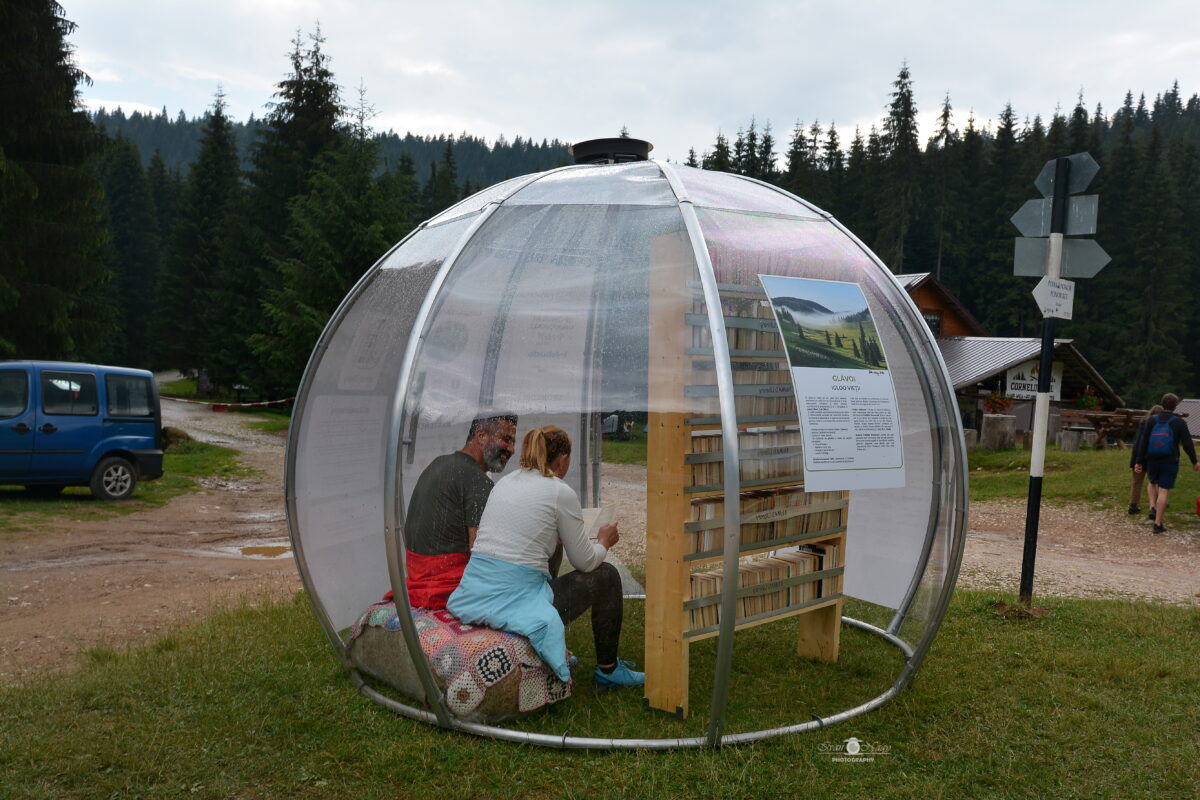 foto: bibliotecă mobilă amplasată la bâlea lac - va fi ”igloo-ul ideilor și inovațiilor”