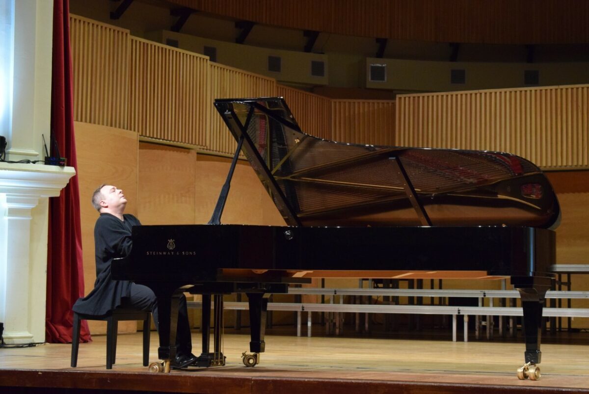 pianistul matei varga impresionat de publicul de la sibiu - ”port românia în suflet”