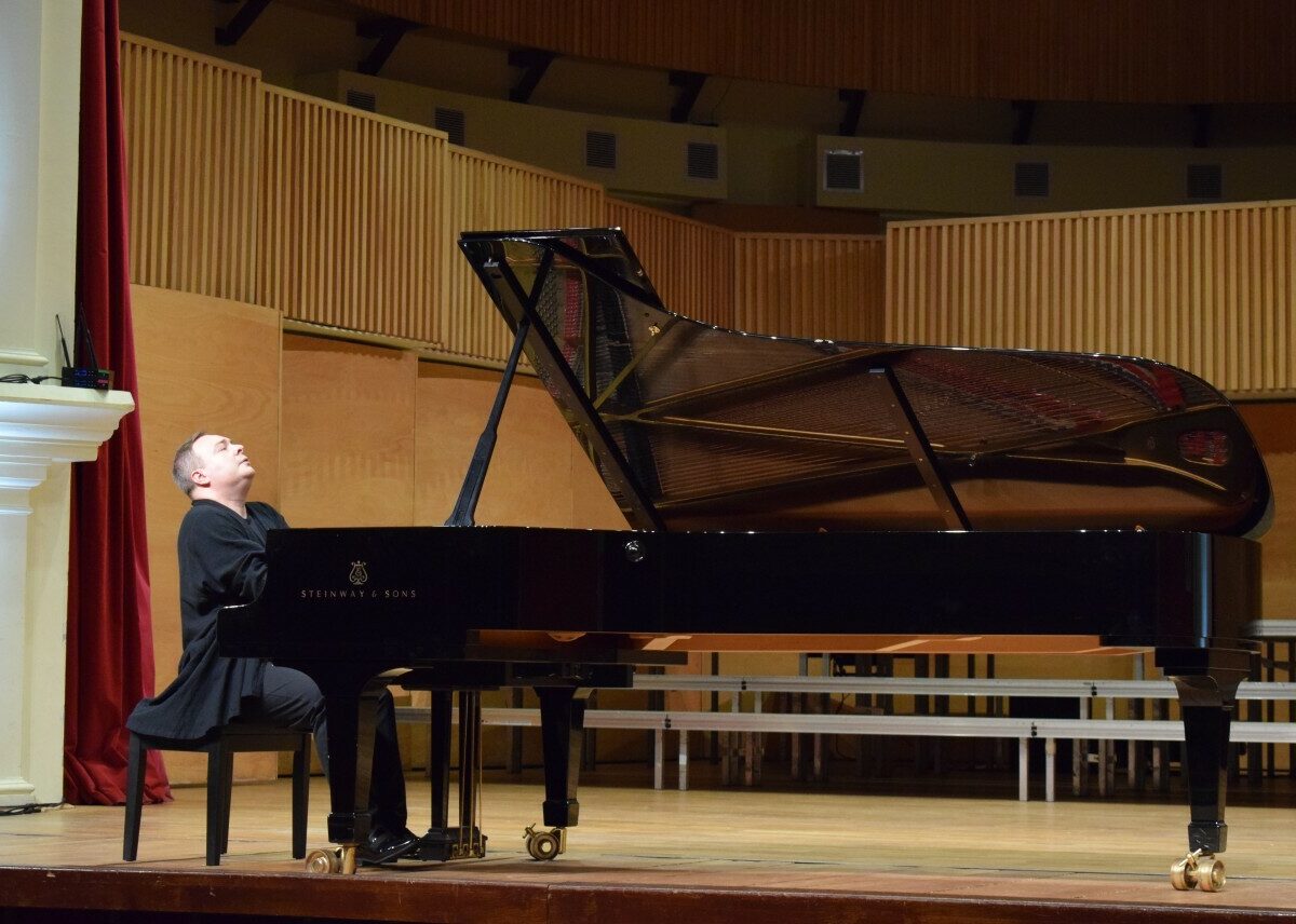 pianistul matei varga impresionat de publicul de la sibiu - ”port românia în suflet”