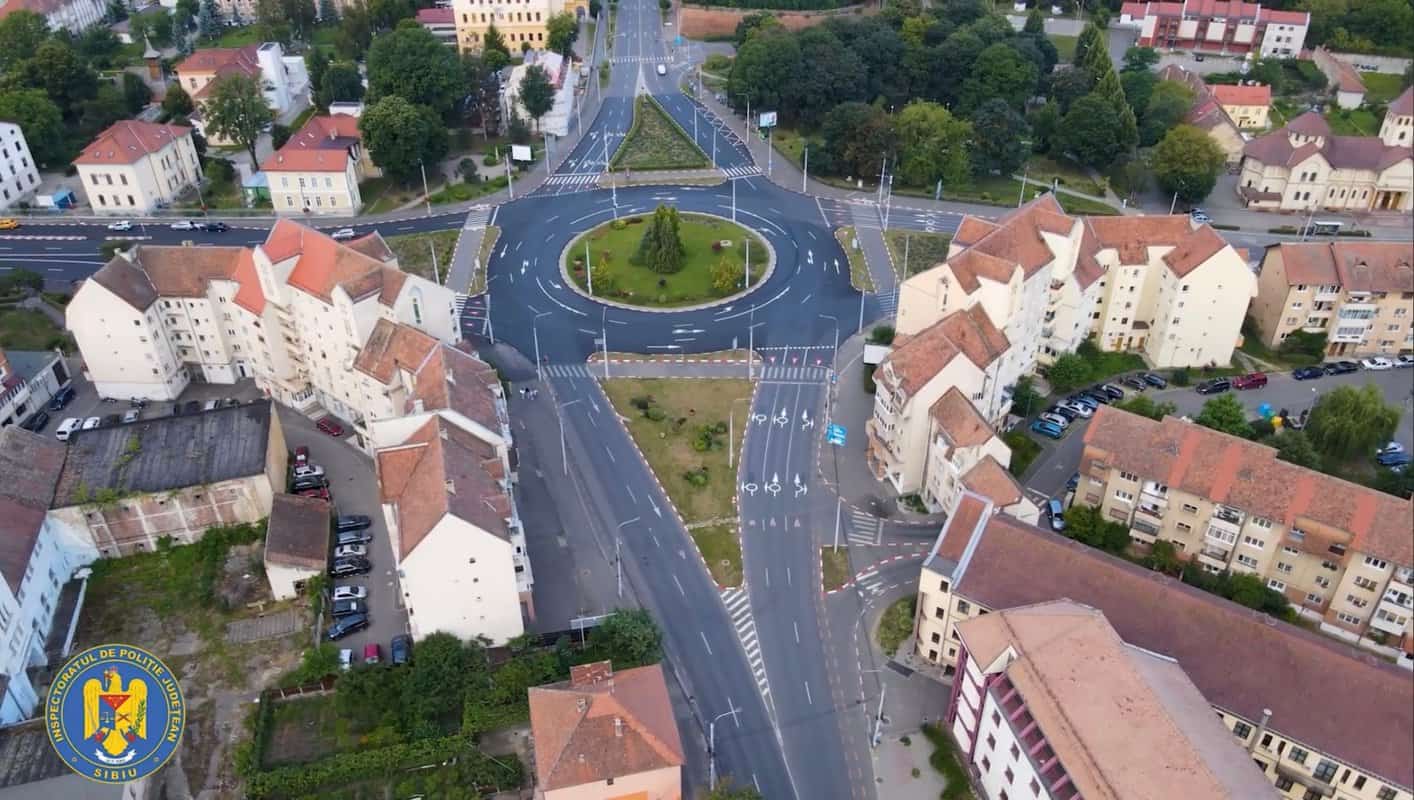 video: poliția sibiu îi învață pe șoferi cum să circule în giratoriul dintre străzile oberth, coposu și constituției - au fost refăcute marcajele