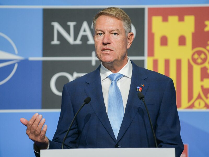 klaus iohannis își retrage candidatura pentru șefia nato