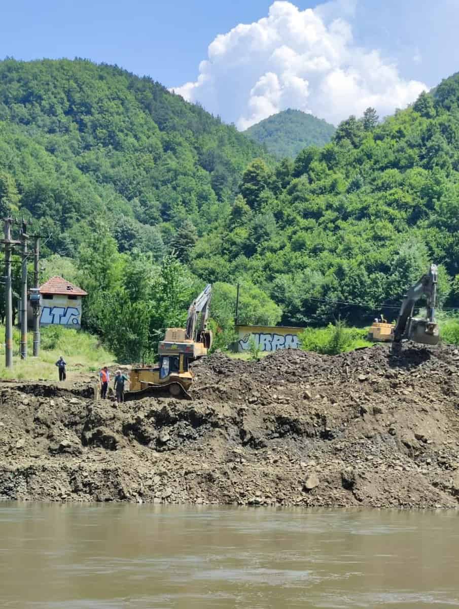 foto: continuă lucrările pe valea oltului la boița - se creează legătura cu autostrada sibiu - pitești