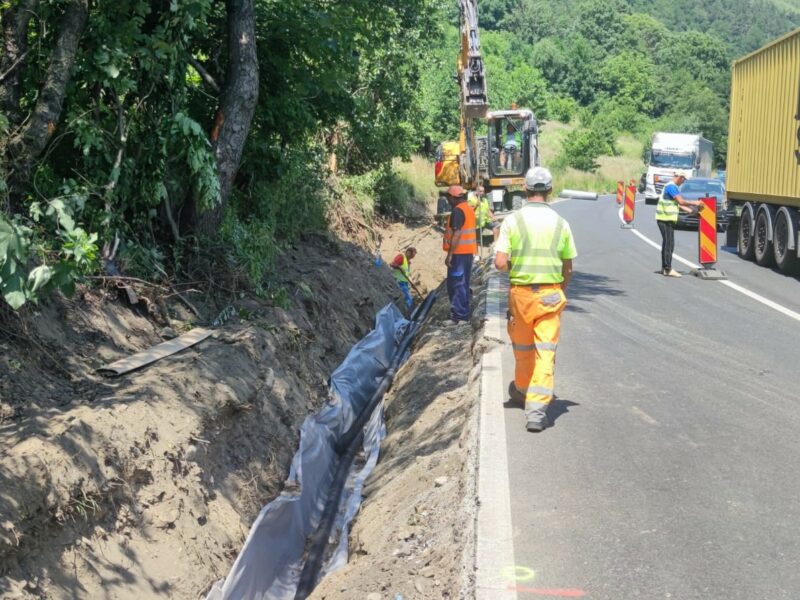 foto: continuă lucrările pe valea oltului la boița - se creează legătura cu autostrada sibiu - pitești