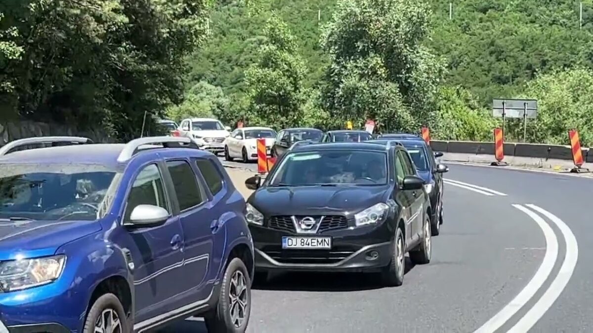 aglomerație pe valea oltului, pe ambele sensuri de mers: "conducătorii auto să adapteze viteza la condiţiile de drum"