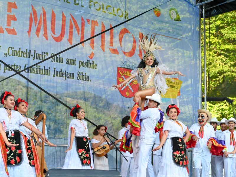 show incendiar „loredana & junii sibiului”, duminică la „cântecele munților”