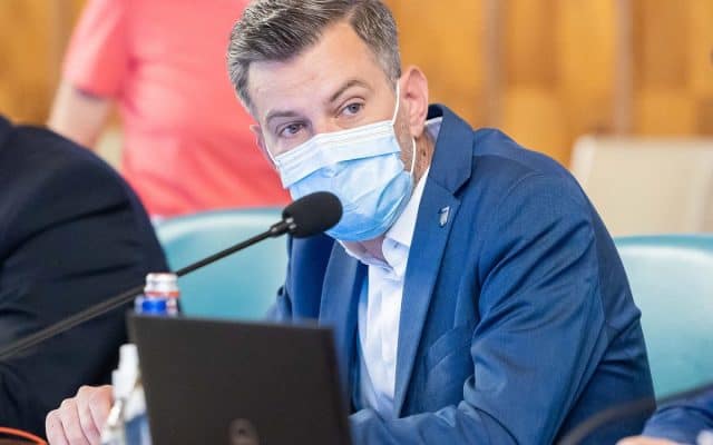 secretarul de stat din ministerul muncii infectat cu covid - a fost luat de o ambulanța chiar în ședinta de guvern