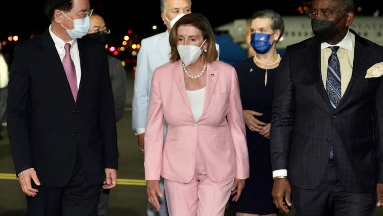 momente tensionate la sosirea lui pelosi în taiwan - china survola avioane